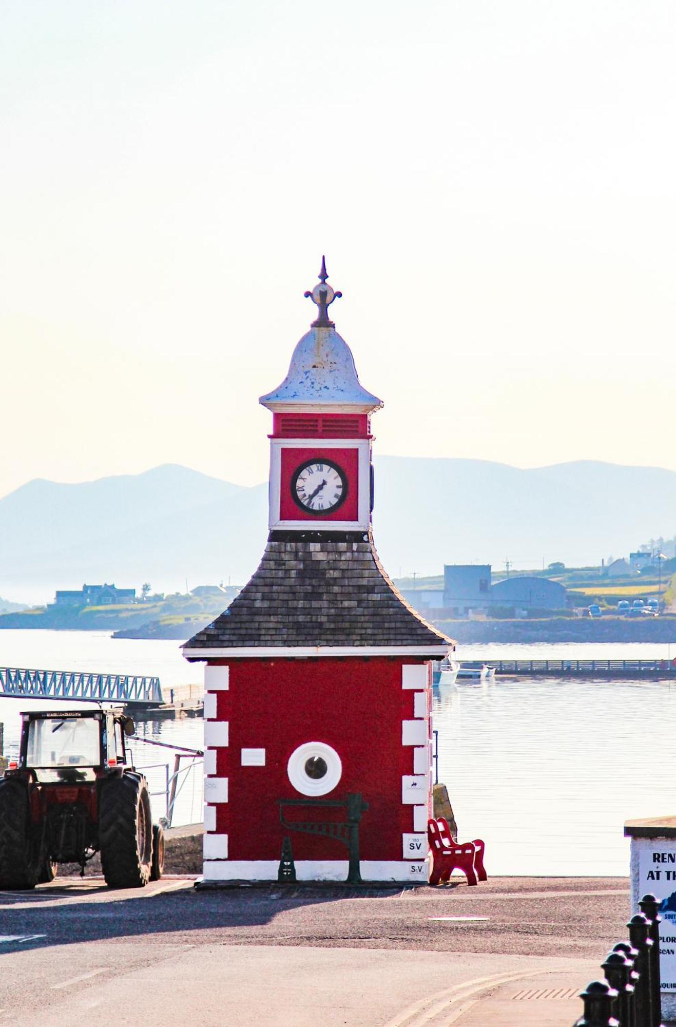 Double Decker Bus At Valentia Island Escape Hotel Chapeltown Екстериор снимка
