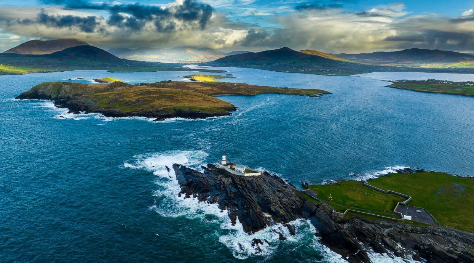 Double Decker Bus At Valentia Island Escape Hotel Chapeltown Екстериор снимка