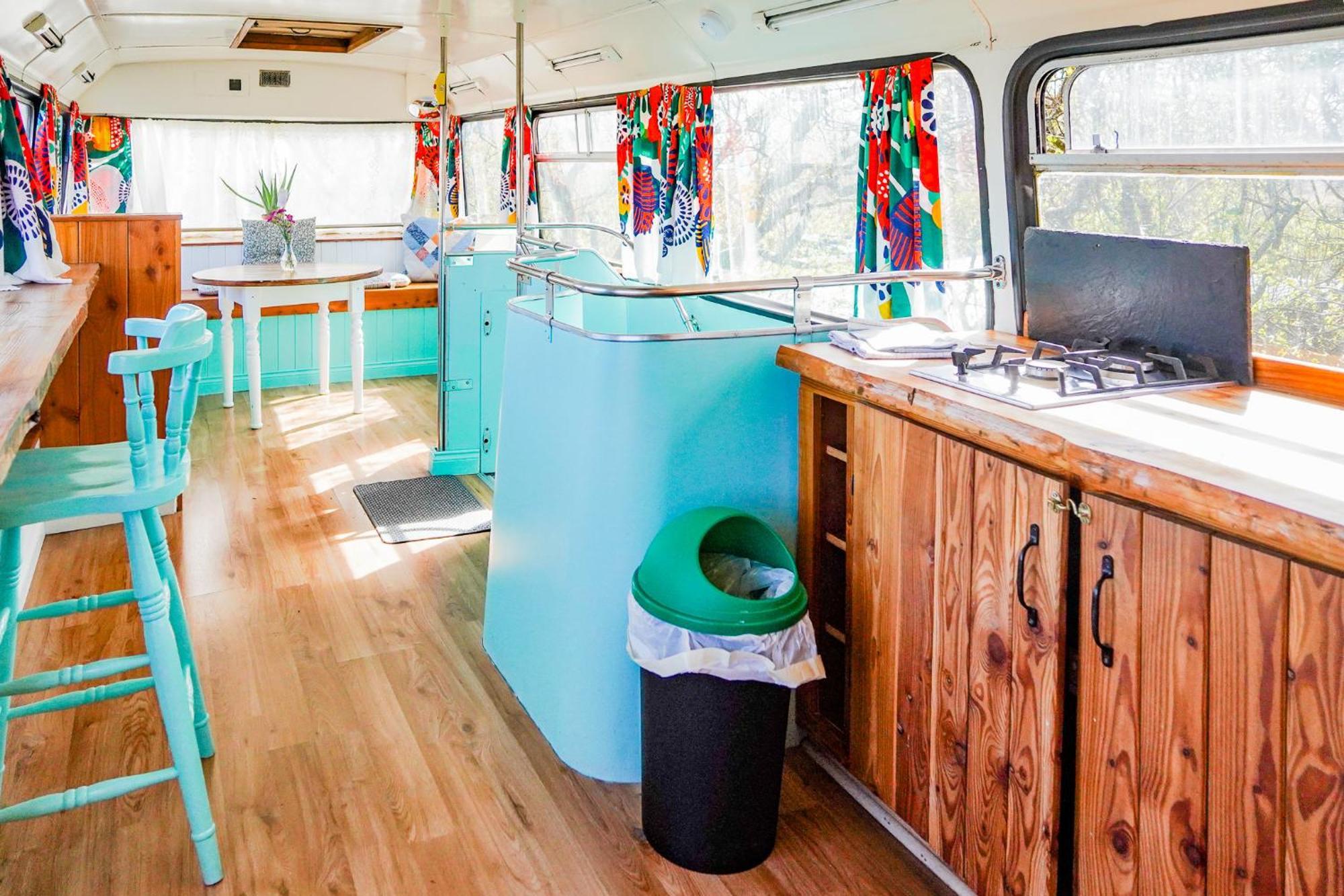 Double Decker Bus At Valentia Island Escape Hotel Chapeltown Екстериор снимка