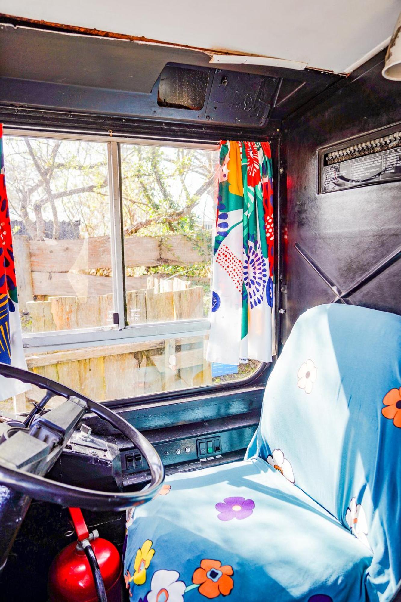 Double Decker Bus At Valentia Island Escape Hotel Chapeltown Екстериор снимка